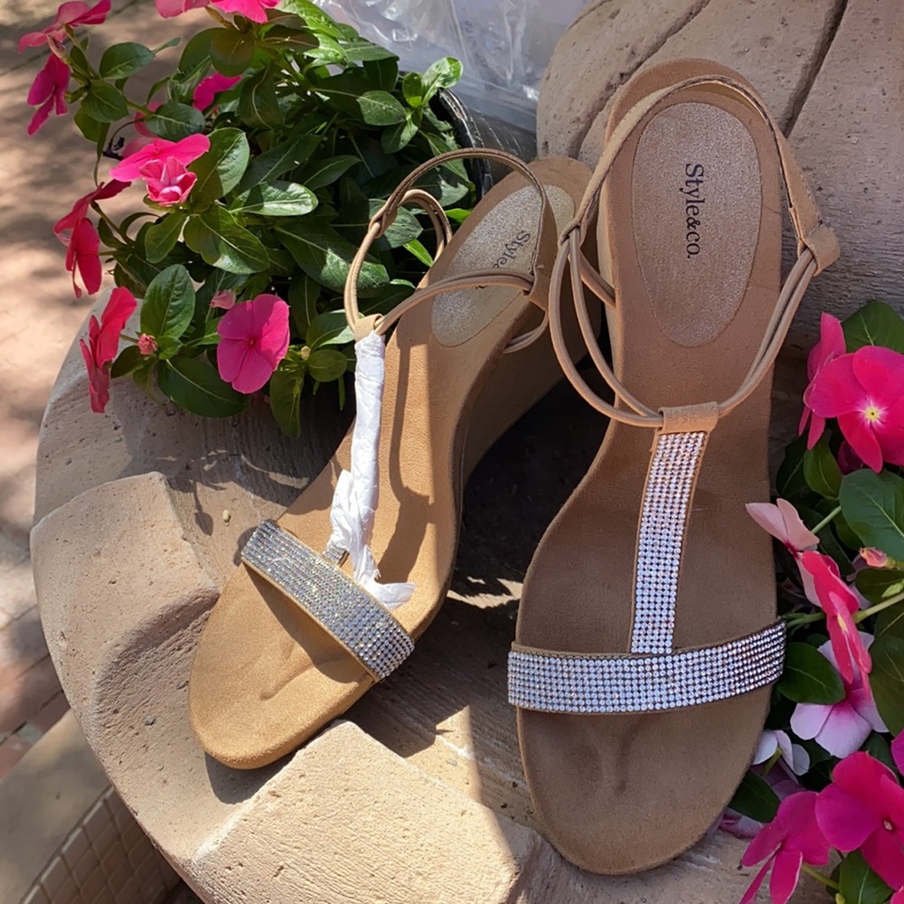 NEW sandals - Picture 9 of 11